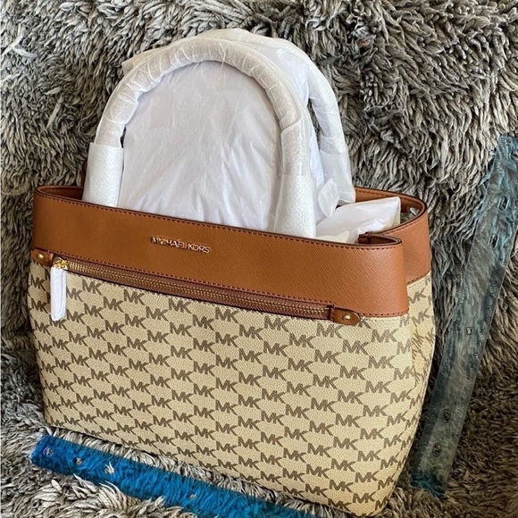 MK Hailee large satchel with wallet set - Picture 2 of 3